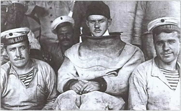 Иллюстрация к книге — На вахте и на гауптвахте. Русский матрос от Петра Великого до Николая Второго [i_012.jpg]