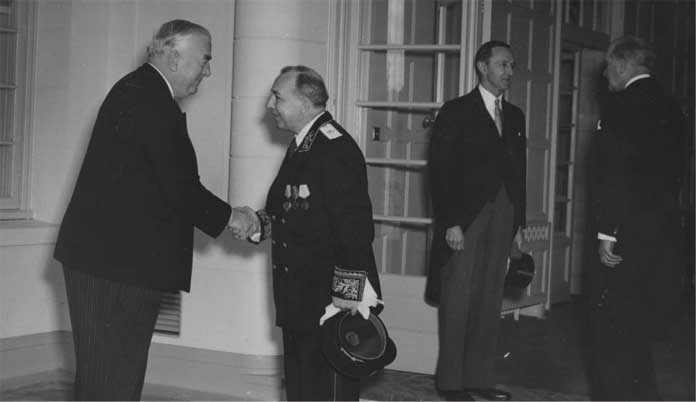 Иллюстрация к книге — Русская революция в Австралии и "сети шпионажа" [i_014.jpg]