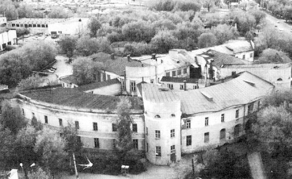 Иллюстрация к книге — Высотки сталинской Москвы. Наследие эпохи [i_001.jpg]