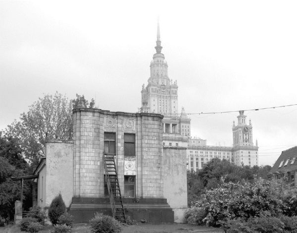 Иллюстрация к книге — Высотки сталинской Москвы. Наследие эпохи [i_044.jpg]