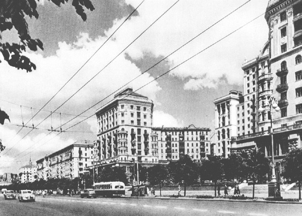 Иллюстрация к книге — Высотки сталинской Москвы. Наследие эпохи [i_121.jpg]