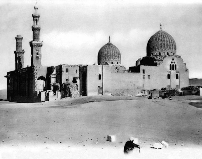 Иллюстрация к книге — Конец Великолепного века, или Загадки последних невольниц Востока [i_010.jpg]