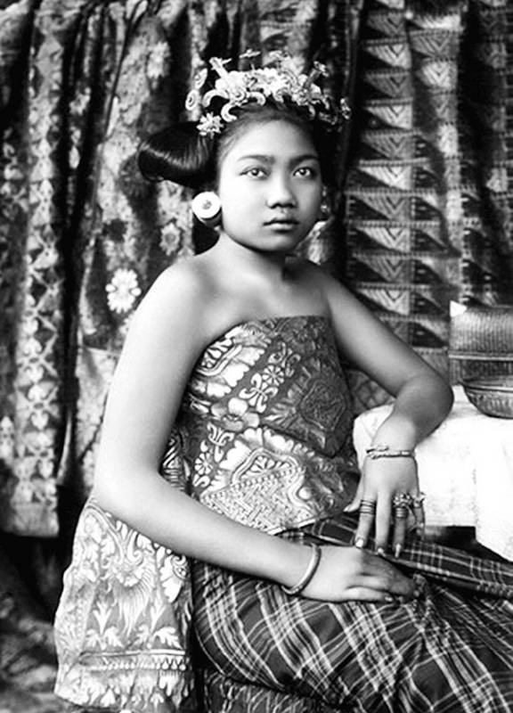 Иллюстрация к книге — Конец Великолепного века, или Загадки последних невольниц Востока [i_036.jpg]