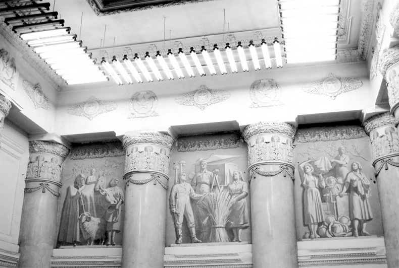 Иллюстрация к книге — Восьмое чудо света. ВСХВ-ВДНХ-ВВЦ [i_072.jpg]