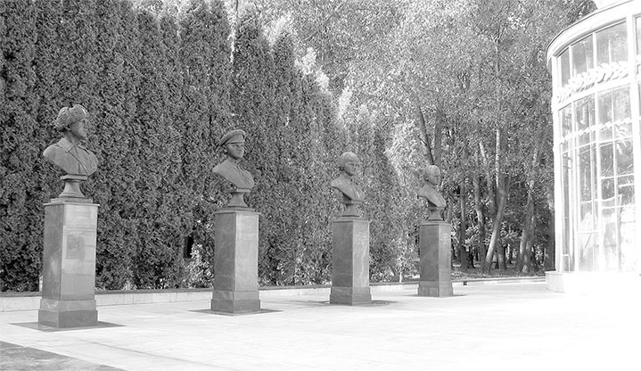 Иллюстрация к книге — Восьмое чудо света. ВСХВ-ВДНХ-ВВЦ [i_258.jpg]