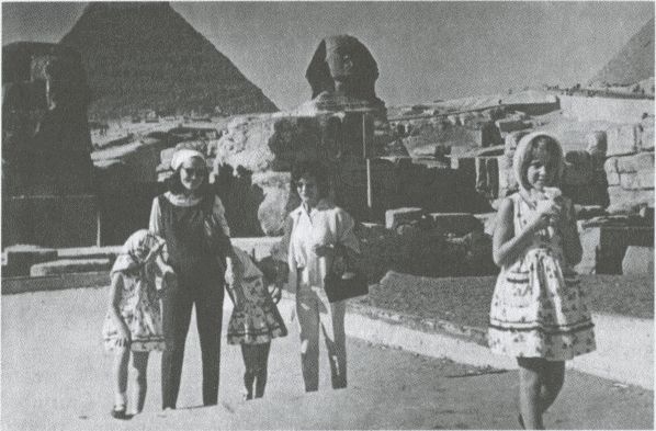 Иллюстрация к книге — Тур Хейердал. Биография. Книга 2. Человек и мир [i_085.jpg]