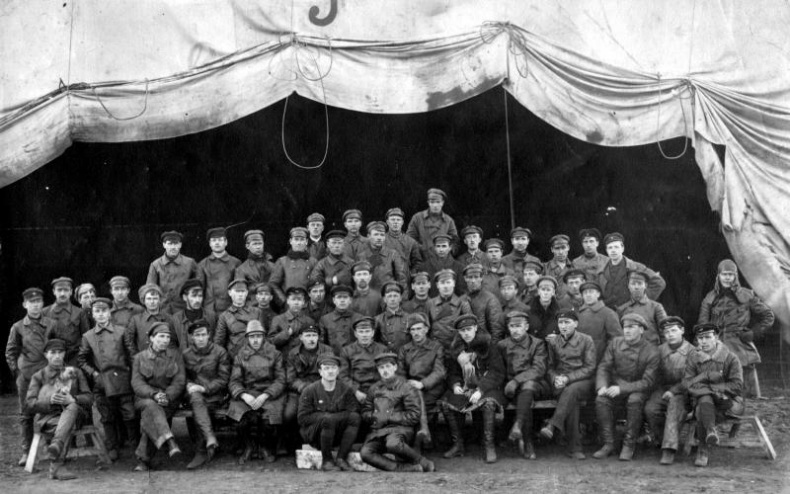 Иллюстрация к книге — Я буду летать! Первая русская женщина-летчица Зинаида Кокорина [i_010.jpg]