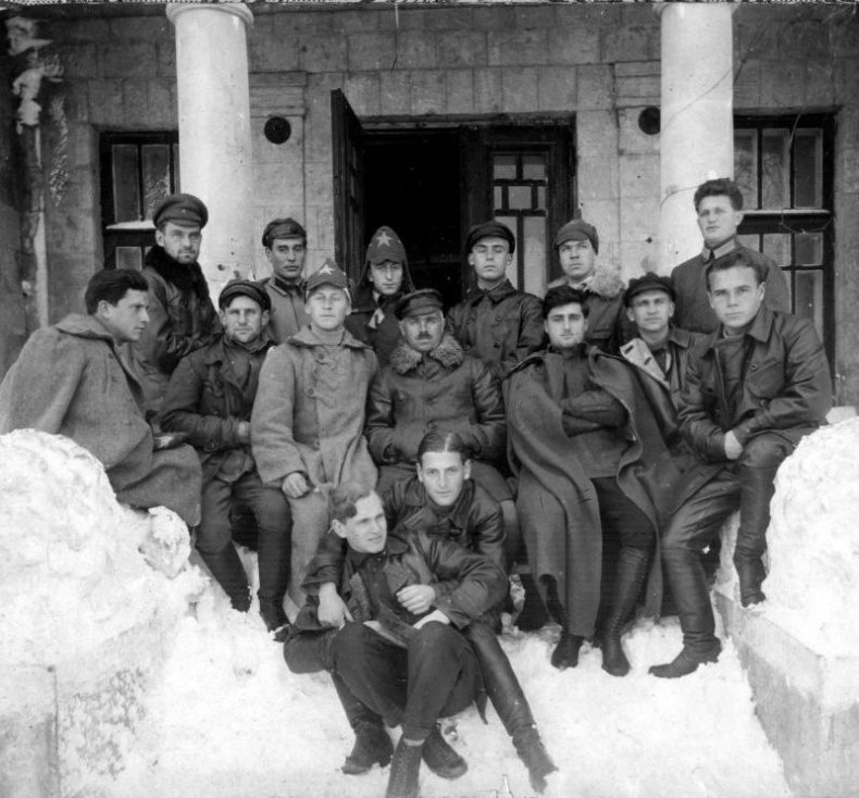 Иллюстрация к книге — Я буду летать! Первая русская женщина-летчица Зинаида Кокорина [i_015.jpg]