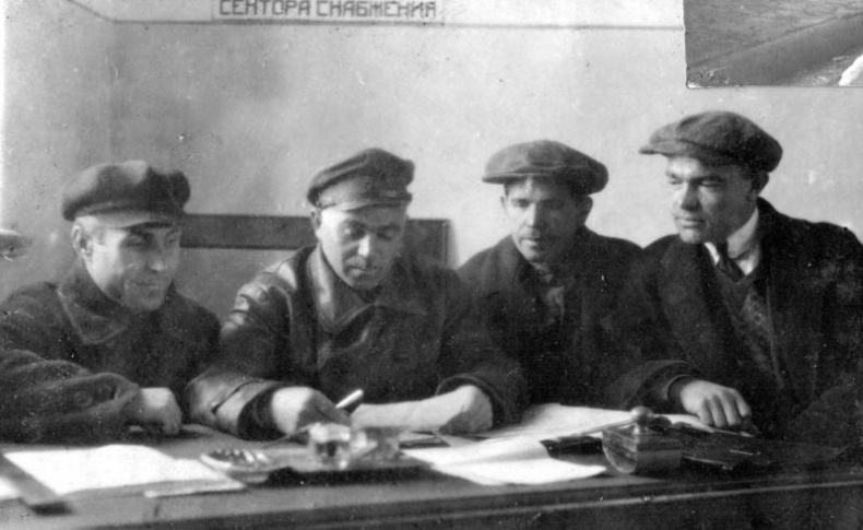 Иллюстрация к книге — Я буду летать! Первая русская женщина-летчица Зинаида Кокорина [i_017.jpg]