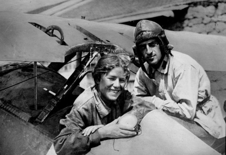 Иллюстрация к книге — Я буду летать! Первая русская женщина-летчица Зинаида Кокорина [i_033.jpg]