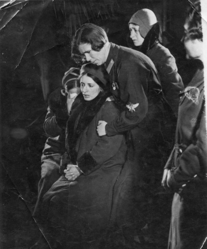 Иллюстрация к книге — Я буду летать! Первая русская женщина-летчица Зинаида Кокорина [i_045.jpg]