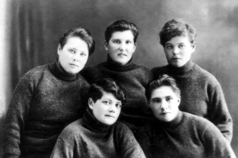 Иллюстрация к книге — Я буду летать! Первая русская женщина-летчица Зинаида Кокорина [i_048.jpg]