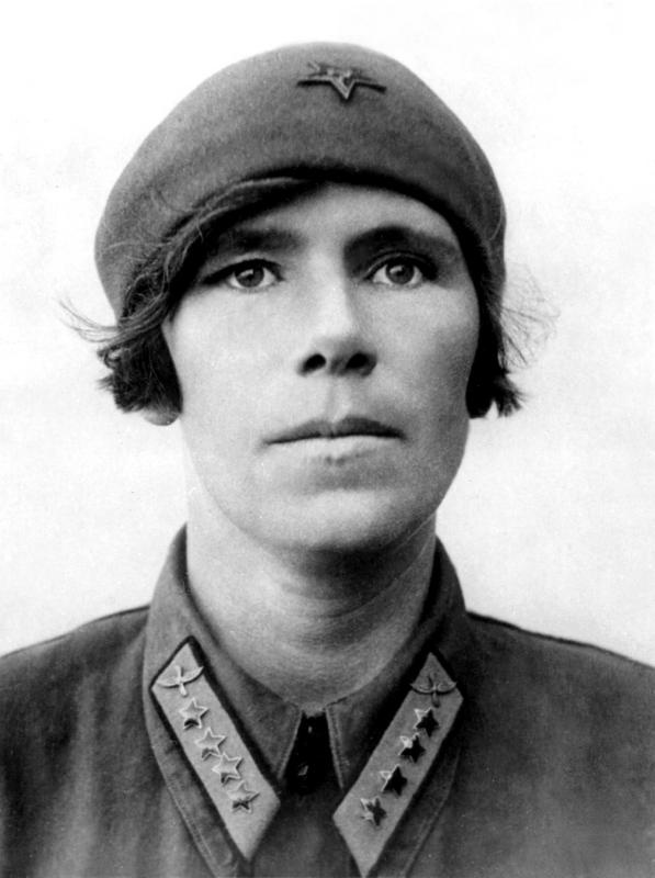 Иллюстрация к книге — Я буду летать! Первая русская женщина-летчица Зинаида Кокорина [i_049.jpg]