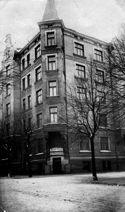 Иллюстрация к книге — Последний поезд в Москву [i_015.jpg]