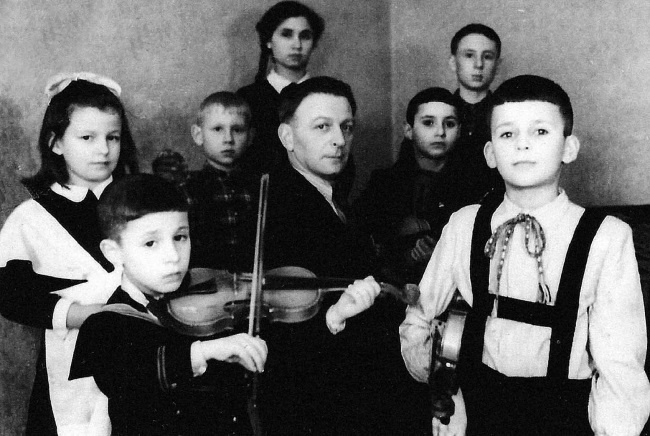 Иллюстрация к книге — Последний поезд в Москву [i_018.jpg]