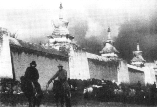 Иллюстрация к книге — Дорогами Чингисхана [i_013.jpg]