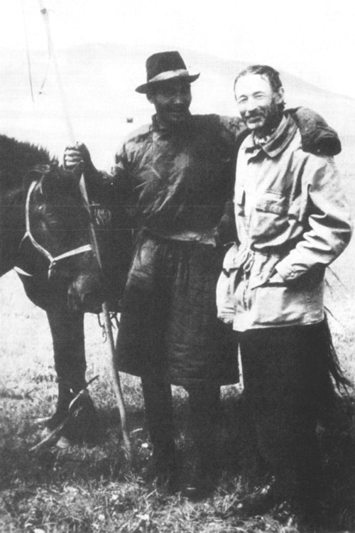 Иллюстрация к книге — Дорогами Чингисхана [i_019.jpg]