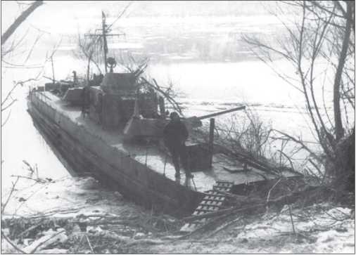Иллюстрация к книге — Бронекатера Сталина. "Речные танки" Великой Отечественной [i_013.jpg]