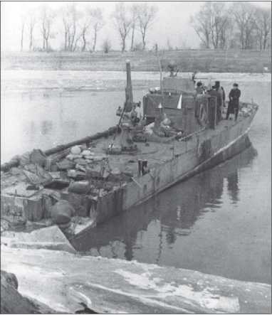 Иллюстрация к книге — Бронекатера Сталина. "Речные танки" Великой Отечественной [i_024.jpg]