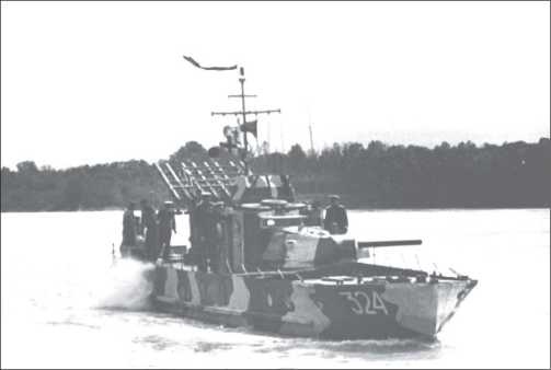 Иллюстрация к книге — Бронекатера Сталина. "Речные танки" Великой Отечественной [i_049.jpg]