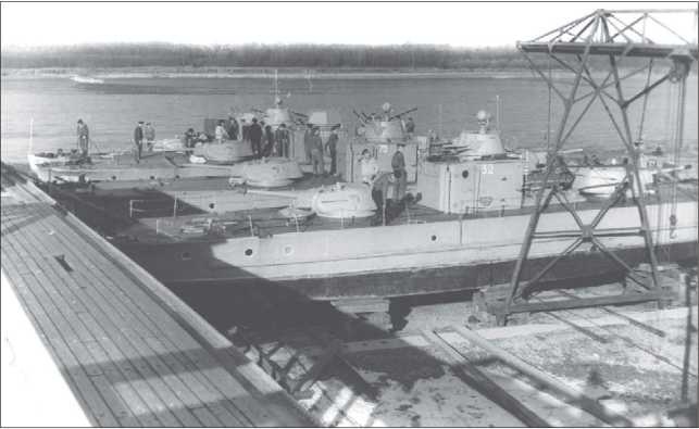 Иллюстрация к книге — Бронекатера Сталина. "Речные танки" Великой Отечественной [i_069.jpg]