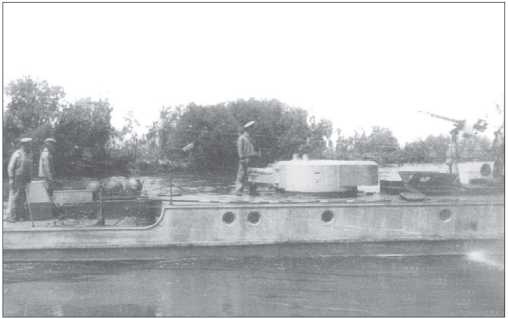 Иллюстрация к книге — Бронекатера Сталина. "Речные танки" Великой Отечественной [i_092.jpg]