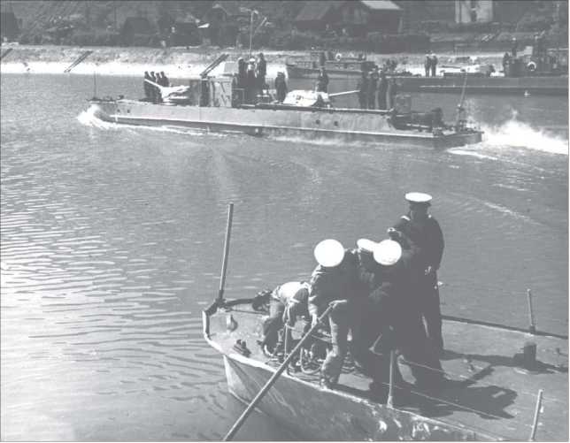 Иллюстрация к книге — Бронекатера Сталина. "Речные танки" Великой Отечественной [i_125.jpg]