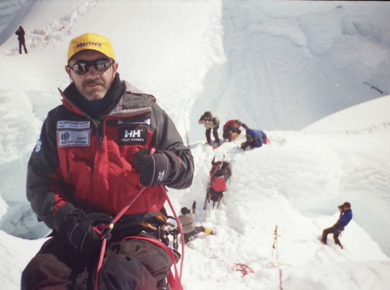 Иллюстрация к книге — Восхождение на Мак-Кинли [_0.jpg]