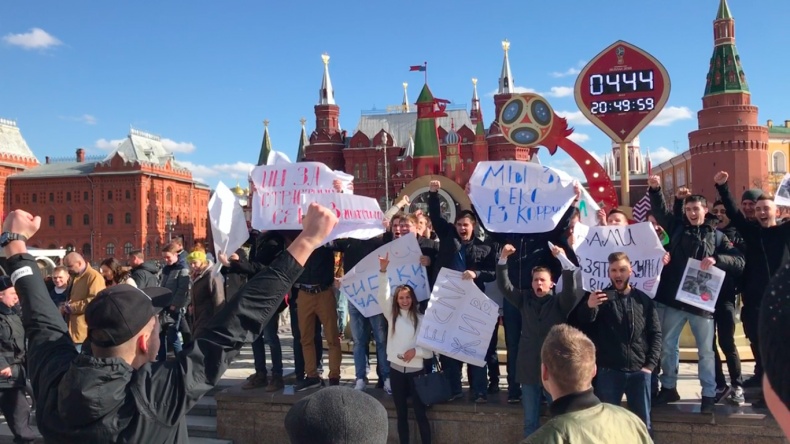 Иллюстрация к книге — Евротрэш. Соблазнение богатых для бедных [i_006.jpg]