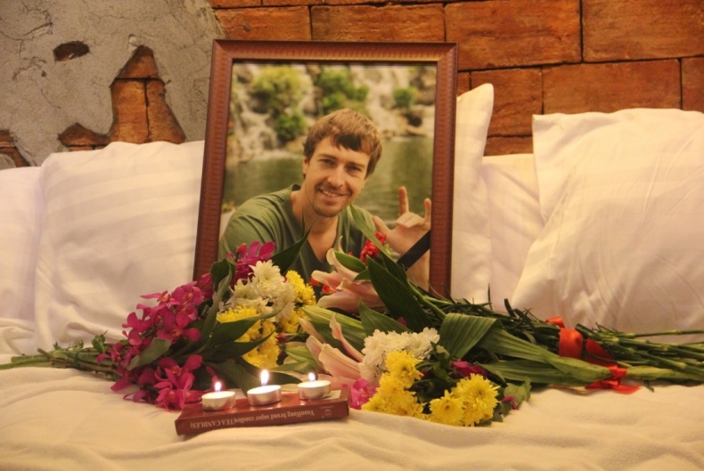 Иллюстрация к книге — Евротрэш. Соблазнение богатых для бедных [i_034.jpg]