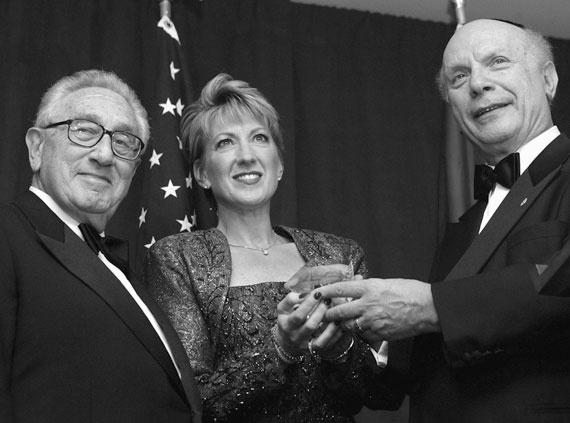 Иллюстрация к книге — Трудный выбор: уроки бескомпромиссного лидерства в сложных ситуациях от экс-главы Hewlett-Packard [i_016.jpg]