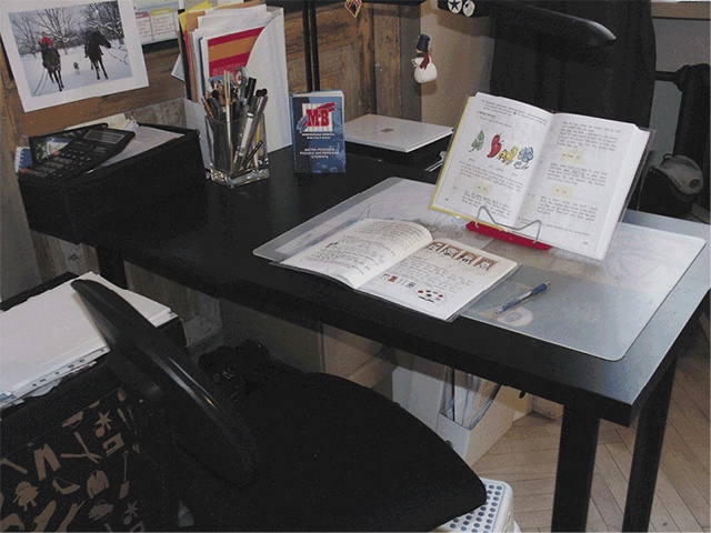 Иллюстрация к книге — Тайм-менеджмент для детей. Книга продвинутых родителей [stol_fmt.jpg]