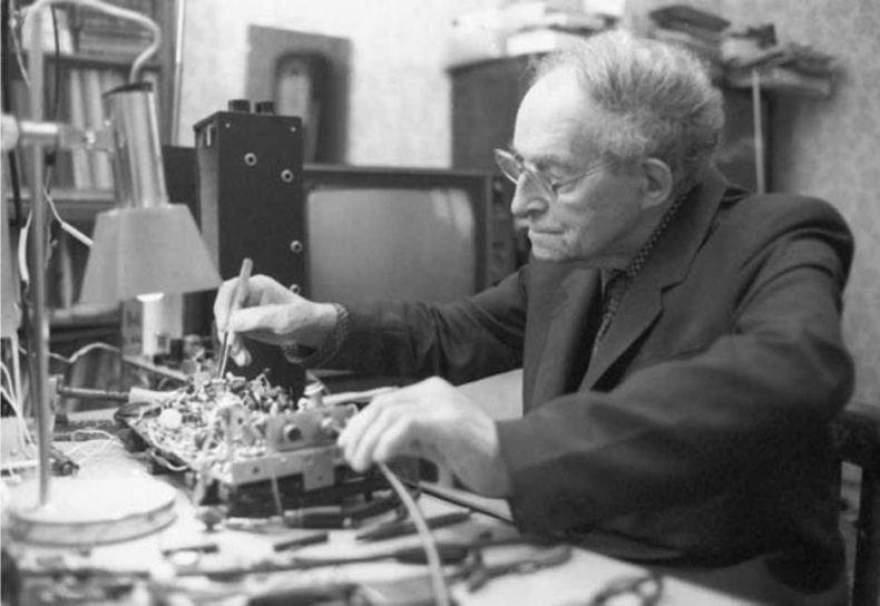 Иллюстрация к книге — Шпионаж и политика. Тайная хрестоматия [i_097.jpg]