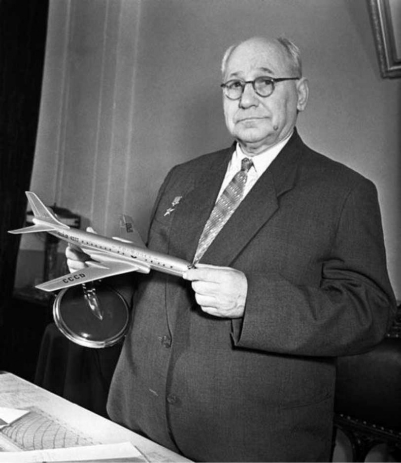 Иллюстрация к книге — Шпионаж и политика. Тайная хрестоматия [i_110.jpg]