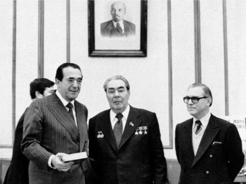 Иллюстрация к книге — Шпионаж и политика. Тайная хрестоматия [i_129.jpg]