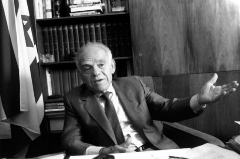 Иллюстрация к книге — Шпионаж и политика. Тайная хрестоматия [i_132.jpg]