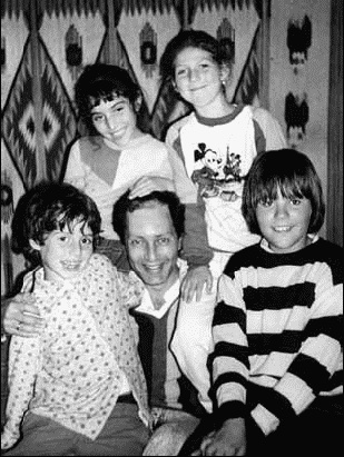 Иллюстрация к книге — Российская реклама в лицах [i_013.jpg]