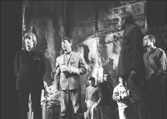 Иллюстрация к книге — Александр Абдулов. Хочу остаться легендой [i_016.jpg]