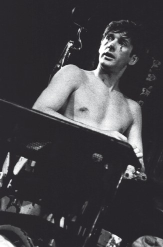 Иллюстрация к книге — Александр Абдулов. Хочу остаться легендой [i_054.jpg]