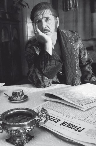 Иллюстрация к книге — Александр Абдулов. Хочу остаться легендой [i_073.jpg]