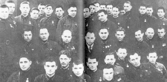 Иллюстрация к книге — Диверсанты. Легенда Лубянки - Павел Судоплатов [i_039.jpg]