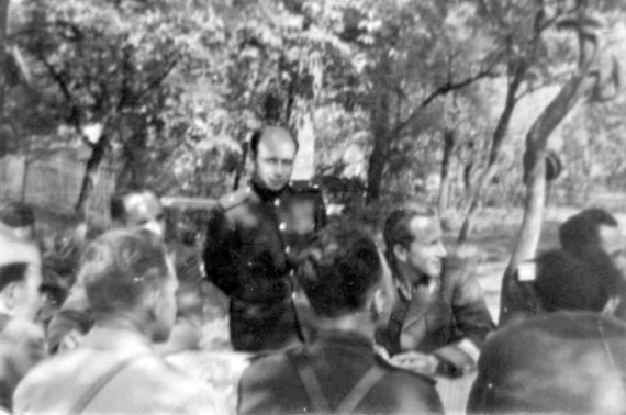 Иллюстрация к книге — Диверсанты. Легенда Лубянки - Павел Судоплатов [i_065.jpg]