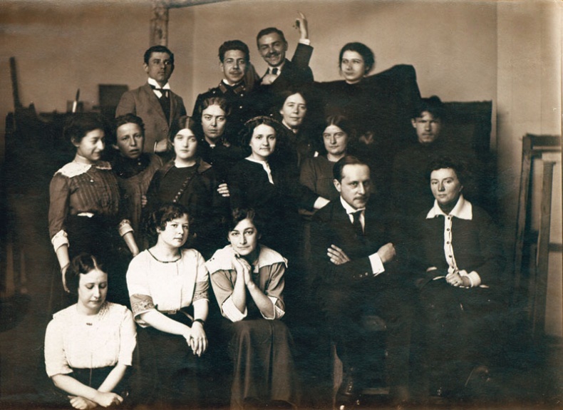 Иллюстрация к книге — Цвет винограда. Юлия Оболенская, Константин Кандауров [i_003.jpg]