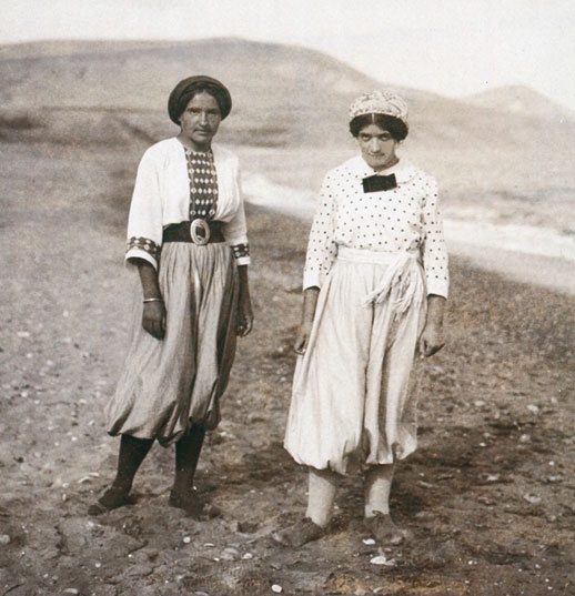 Иллюстрация к книге — Цвет винограда. Юлия Оболенская, Константин Кандауров [i_007.jpg]