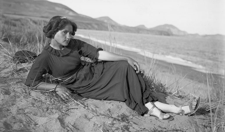 Иллюстрация к книге — Цвет винограда. Юлия Оболенская, Константин Кандауров [i_018.jpg]