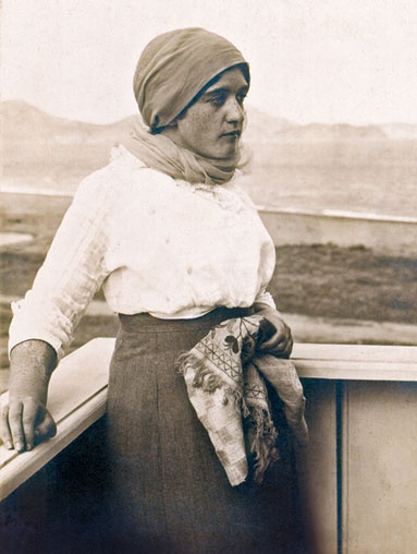 Иллюстрация к книге — Цвет винограда. Юлия Оболенская, Константин Кандауров [i_020.jpg]