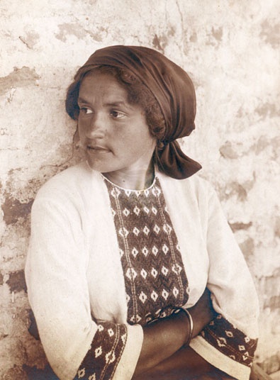 Иллюстрация к книге — Цвет винограда. Юлия Оболенская, Константин Кандауров [i_021.jpg]