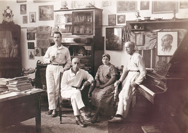 Иллюстрация к книге — Цвет винограда. Юлия Оболенская, Константин Кандауров [i_077.jpg]