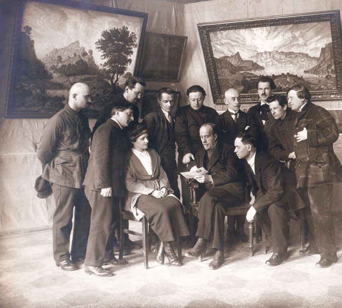 Иллюстрация к книге — Цвет винограда. Юлия Оболенская, Константин Кандауров [i_078.jpg]