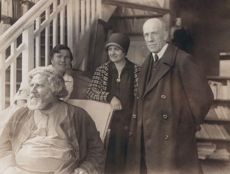 Иллюстрация к книге — Цвет винограда. Юлия Оболенская, Константин Кандауров [i_079.jpg]